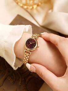 LIANDU Jam Tangan Wanita Gaya Prancis, Modis, Kreatif, Multifungsi, Ringkas, Jam Tangan Quartz Wanita yang Dipersonalisasi, Dengan Dial Minimalis Bulat dan Tali Paduan Logam. Cocok untuk Pemakaian Sehari-hari dan Sebagai Hadiah Liburan. - Merah - View 3