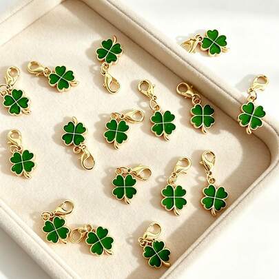 50 groene klaverbladen met vier bladeren, perfect voor Thanksgiving, Kerstmis, St. Patrick's Day, terug naar school en als verjaardagscadeaus voor collega's en vrienden