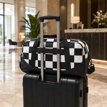 黑白棋盤格印花旅行包，拉鍊開合設計，配備雙手把、可調節肩帶與前口袋，時尚百搭，專為女孩與男孩設計，適合健身、舞蹈訓練、週末短途旅行與過夜旅行 - PLAIN-16 - 查看 9