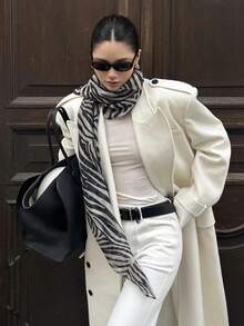 1 buah Syal Motif Leopard Merek Mewah, Syal Dekoratif Serbaguna Motif Garis Zebra untuk Wanita Musim Gugur/Dingin - Hitam dan Putih - View 2