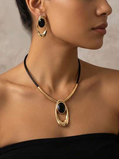 3pcs European & American Modern Style Black & Gold Geometric Necklace & Earrings Set, Featuring Black Leather Cord With Gold Oval Metal Frame And Black Acrylic Pendant Design, Suitable For Evening Parties Or Art Exhibition Occasions, Highlighting Personalized And Modern Elegant For Fashionable Women