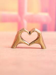 Fashionable Gold Heart-Shaped Mini Statue, Metal Craft Decorative Ornament, Suitable For Home And Office Desktop Display, Collectible Small Sculpture, Ideal Holiday Gift For Halloween, Thanksgiving, Christmas And Personal Collection - Multi-color - View 8