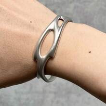 CIREY 1pc Thorn Liquid Metal Open Bangle Bracelet, Futuristic Niche Design, Matte Silver, Lightweight Luxury Versatile Hand Accessory - Liquid Metal Bracelet - View 3