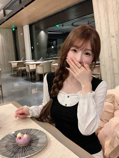Korean Style Lace Contrast Color Faux Two Pieces Square Shoulder Long Sleeve T-Shirt Women Autumn Design Puff Sleeve Slim Fit Top Women Autumn Blouse Halloween