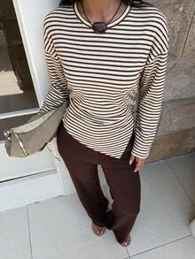Kaos Lengan Panjang Bergaris-garis dengan Detail Ribbed, Bahu Jatuh, Hem Asimetris, Pinggang Berkerut, Potongan Slim Fit, Cocok untuk Musim Gugur/Dingin, Atasan Kasual untuk Komuter. - MultiWarna - View 2