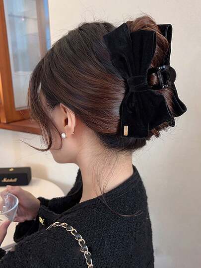 1pc Elegant Large Velvet Bow Hair Claw Clip, Non-Slip Hair Claw, Fashionable Women's Back Head Hair Accessory For Daily, Party, Commute