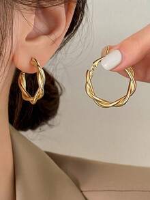 1 Pair Fashion Geometric Twisted Minimalist Hoop Earrings, Niche Design, Suitable For Teenage Girls' Daily And Holiday Wear - Gold - View 2