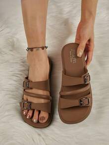 Pantuflas casuales de moda para mujer primavera/verano, color marrón versátil a juego, chanclas, adecuadas para la playa, sandalias - Marrón - Ver 1