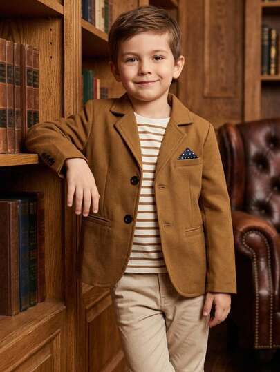 Saco blazer para niño con solapa, botones y pañuelo decorativo