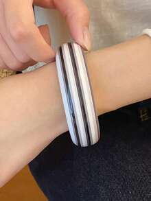 1pc Striped Round Open Acrylic Bracelet, Minimalist Personalized Women's Bangle - Black and White Stripes - View 2
