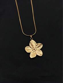 1pc Minimalist Natural Style Stainless Steel Gold-Plated Flower Pendant Necklace, Unisex, Daily Wear, Holiday Wear, Niche Luxury, Versatile - Yellow Gold - View 11