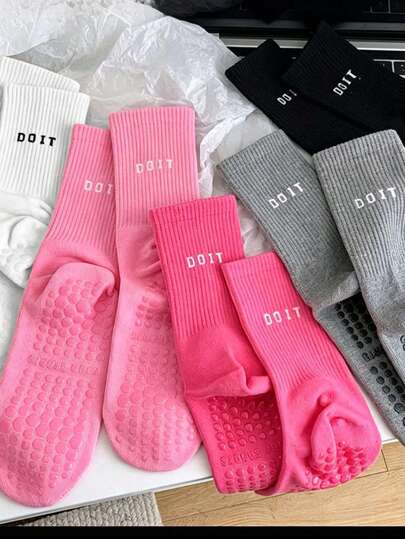 1/3/7 Pairs Women's DOIT Letter Yoga Boat Socks, Full-Dot Silicone Non-Slip Breathable Pilates Ballet Training Socks, Indoor Fitness Sports White Socks, Random Color