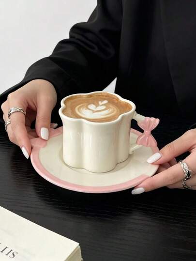 1 Set Tasse & Soucoupe en Céramique avec Nœud & Fleur, Tasse & Soucoupe à Café Latte Style Ins Frais, Tasse & Soucoupe à Thé de l'Après-Midi Élégante Française Très Attractive, Convient pour Restaurant, Salon, Café, Fête