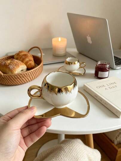 1 Set 90ml Tulip Gold Rim Ceramic Coffee Cup And Saucer Set, Includes Cup And Saucer, Cup With Heat-Resistant Handle, Dishwasher . Perfect For Afternoon Tea, Desserts, Espresso, Also Suitable As Gift Set Or School Supplies. Ideal For Family Gatherings, Coffee, Tea, Desserts, Housewarming And Wedding Gifts, Kitchen And Cafe Decor, Perfect Birthday And Mother's Day Gift For Women And Tea Lovers, Father's Day Gift, Teacher Gift, Graduation Gift