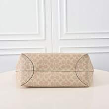 Coach City 33 經典老花大容量女款手提包兼單肩包，適合上班、通勤、日常購物、旅行與外出 - 卡其色和米色 - 查看 4
