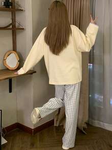 2pcs/Set Women's Pajamas Loungewear Set, Pullover Round Neck Cute Animal Print Minimalist Long Sleeve Cropped Pants, Comfortable For Home Wear - Yellow - View 3
