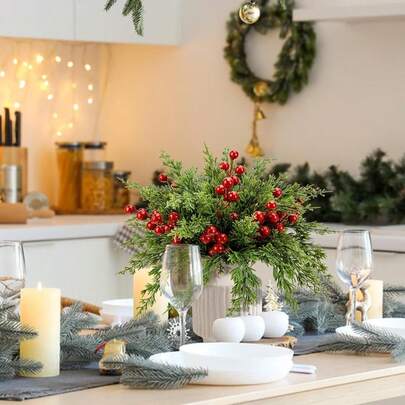 20 Stücke künstliche Weihnachtskiefernzweige mit roten Beerenstielen, künstliche Norfolk-Kiefernnadelstiele, künstliche Kiefernnadel-Blumenstiele, DIY handgefertigter Kranz Heimdekoration, künstliche Stechpalmenbeere Mini-Kunstbeere dekorativer Kranz