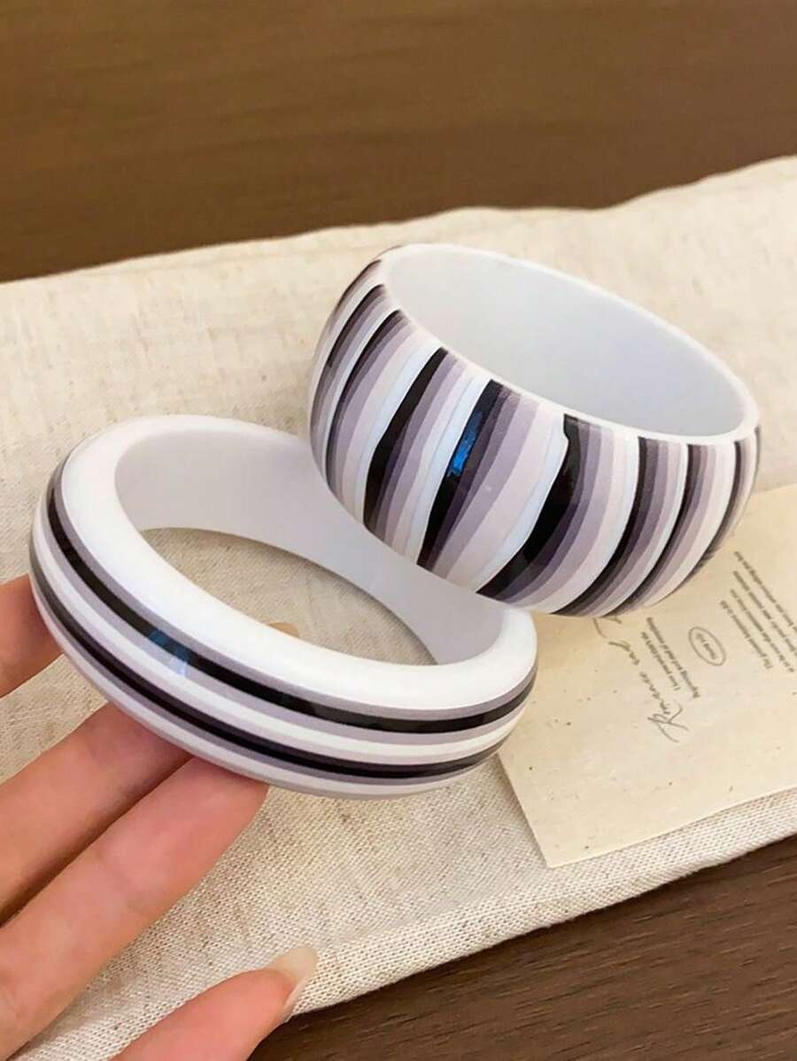 1pc Striped Round Open Acrylic Bracelet, Minimalist Personalized Women's Bangle - Black and White Stripes - View 1
