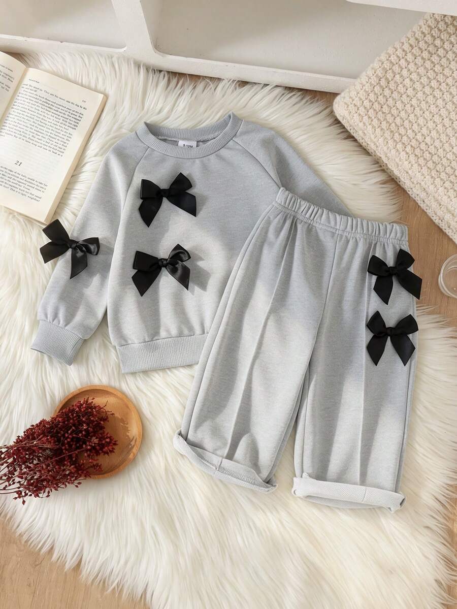 2pcs Baby Girl Simple Versatile Raglan Round Neck 3D Bow Long Sleeve Sweatshirt & Matching Straight Leg Wide Leg Pants Set, Spring/Autumn - Light Grey - View 1
