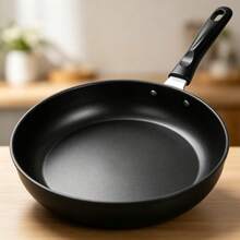 Sartén Antiadherente de Acero de 27 cm, Acabado Matte Negro, Mango Ergonómico de Plástico y Aluminio, Ligera y Resistente para Cocina Diaria - A - Ver 7