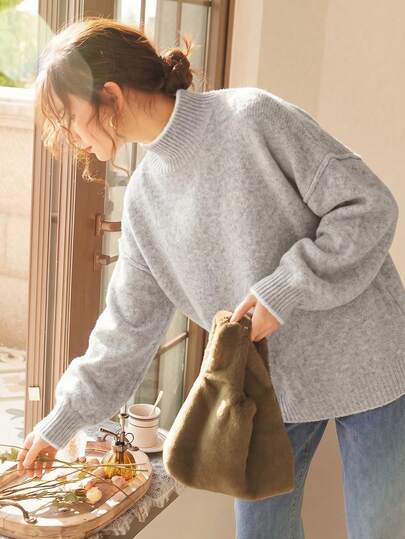 Pullover Rajut Gaya Prancis Elegan untuk Wanita, Modis untuk Musim Gugur, Warna Polos Longgar, Kerah Tinggi, Bahu Jatuh, Lengan Panjang, Minimalis, Kasual, untuk Sehari-hari di Musim Gugur.