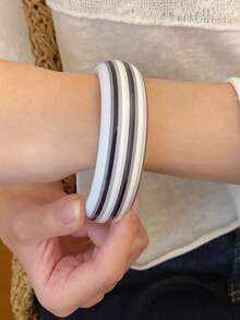 1pc Striped Round Open Acrylic Bracelet, Minimalist Personalized Women's Bangle - Black and White Stripes - View 5