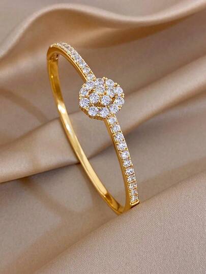 1 Stück modischer, brillanter, Cut Out Armreif für Damen, wunderschöner Zirkonia-Armreif aus goldenem Kupfer für den Alltag, Partys, Valentinstag und Weihnachten, Schmuckgeschenk