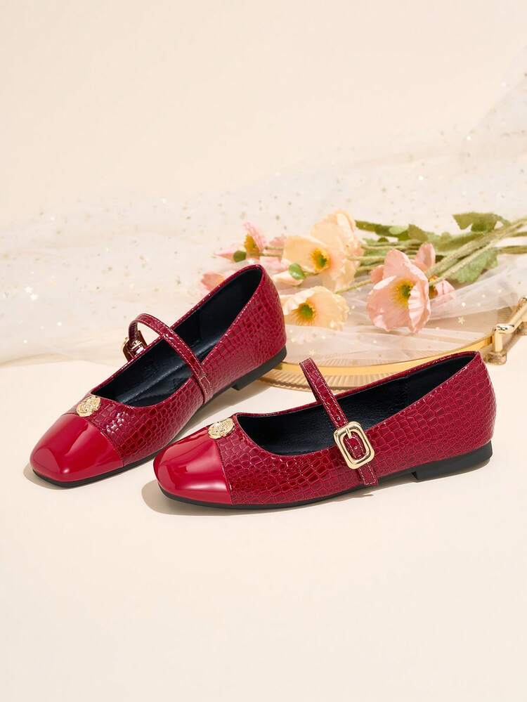HFSHUNXY Flatjoy 2026 British Vintage Style, Autumn/Winter Women's Red Plaid Square Toe Mary Jane Flat Shoes, Commute Versatile, Elegant Fashion, Casual Minimalist, Suitable For Shopping, Dating, Party, Banquet, Valentine's Day, Patchwork Contrast Design, Single Strap Buckle - Red - View 5