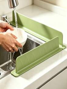 1pc Kitchen Faucet Splash Guard Silicone Mat, Green And White Optional, Sink Countertop Anti-Stain Drainage Pad, Anti-Water Accumulation Waterproof Design, Easy To Wipe Surface, Suitable For Kitchen Sink Faucet And Cookware Area - View 2