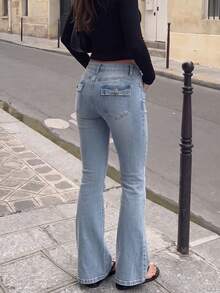 Celana Jeans Biru Muda Model Low Waist Flare dengan Desain Saku Lipat Vintage yang Mengangkat Bokong - Light Wash - View 5