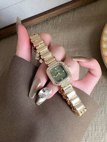1 buah Jam Tangan Quartz Emas Persegi Mewah, Dial Hijau, Bezel Berlian Imitasi, Penanda Minimalis, Desain Elegan, Cocok untuk Pemakaian Sehari-hari - Emas - View 3