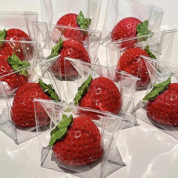 Realistic 3D Strawberry Soft Gel Toy ASMR Calming Realistic Seed Texture Individual Pack Relaxing Finger Fidget Desk Decor Cute Fruit Ornament