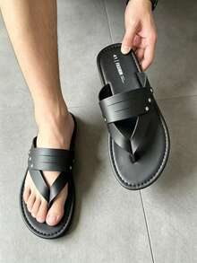 Men's Pure Black Metal Rivet Decor Cross Strap Flip Flops, Comfortable Cushioning, Anti-Slip Wear-Resistant Flat Sandals, Suitable For Spring/Summer Daily Commute, Outdoor Walking, Beach Vacation And Casual Wear, Fashionable Roman Sandals, Perfect For Daily Needs - Black - View 4