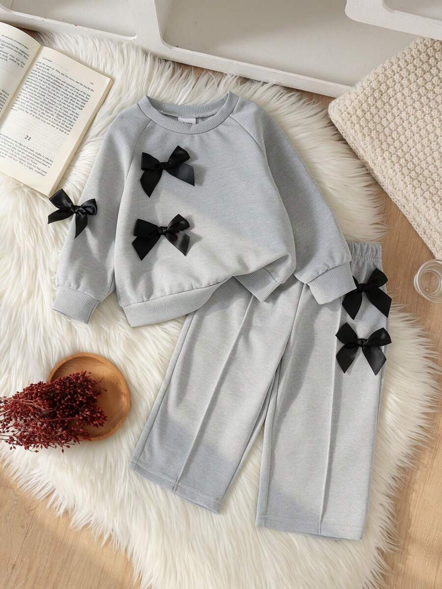 Bộ 2 món cho bé gái gồm áo sweatshirt tay dài cổ tròn raglan đơn giản đa năng phối nơ 3D và quần ống rộng ống đứng đồng bộ, mùa xuân/thu - Màu Xám nhạt - Xem 1