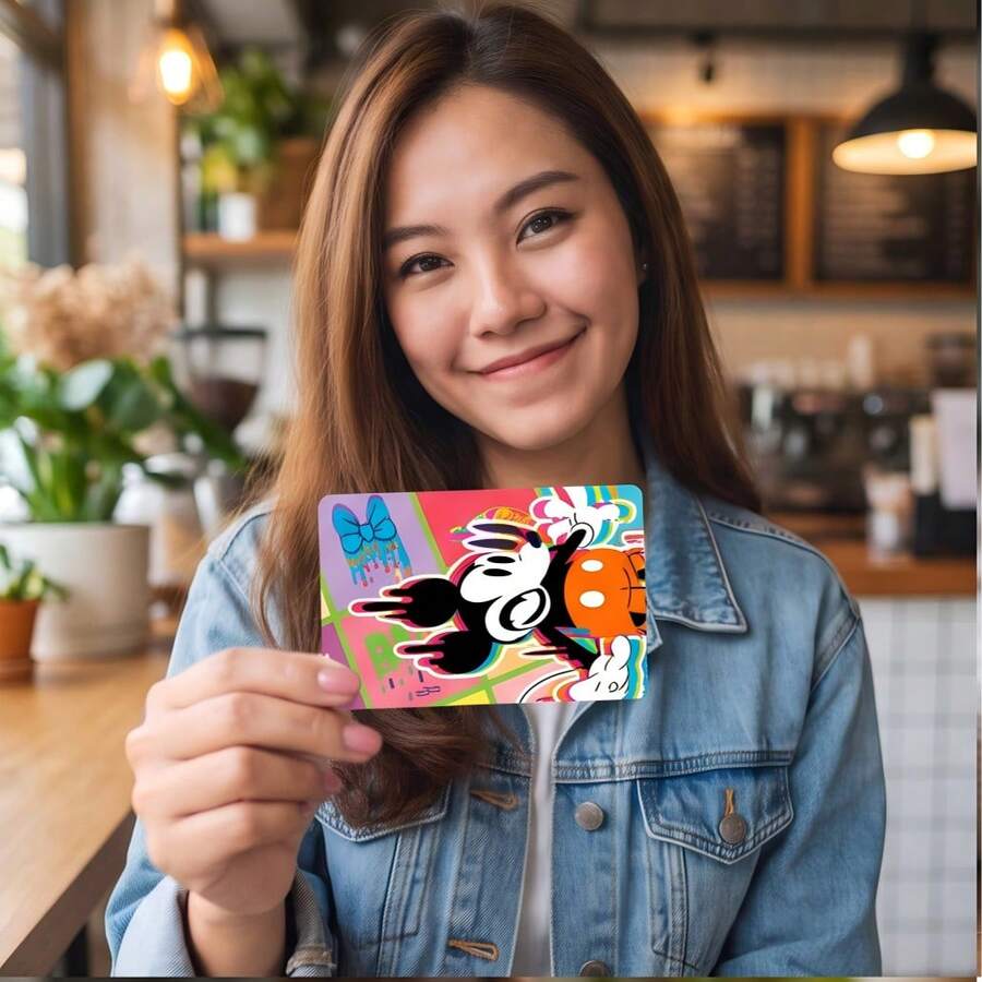 1 Set/4 Buah Stiker Kartu Kredit dan Kartu Debit Disney Mickey Mouse Clubhouse, Mickey & Minnie Mouse, Film Pelindung PVC yang Dapat Dilepas, Anti Kerut, Desain Ultra Tipis, Bebas Gelembung, Cocok untuk Kartu Bank dan Kartu Transportasi, Hadiah Liburan - A - View 1