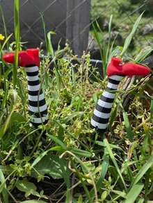 2pcs Printed Gothic Fence Design Witch Leg Planter Decor Ground Stake, Potted Plant Garden Decoration, Yard Lawn Ornament, Suitable For Easter, Halloween And Seasonal Home Garden Outdoor Decor, Horror Style - Multiple Styles - View 3