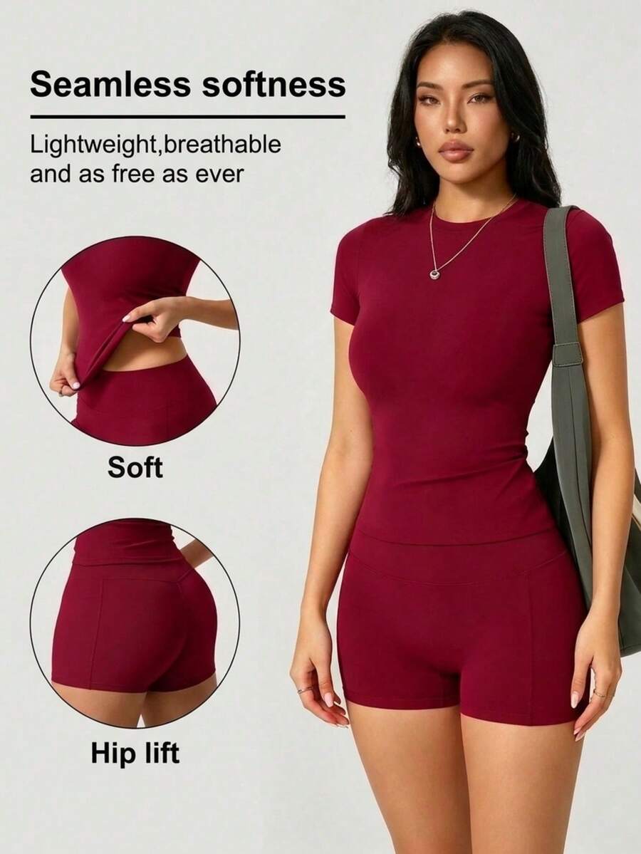 女款 2 件式運動套裝,圓領短袖修身 T 恤搭配高腰提臀短褲,不吸汗不捲邊,適合夏季 - 酒紅色 - 查看 1
