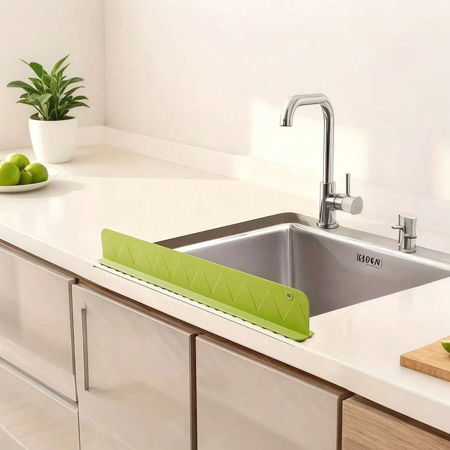 Silicone Splash Guard With Integrated Strong Suction Cup Design, Effectively Blocks Water Splashing, Easy Installation And Flexible Folding For Convenient Kitchen Cleaning
