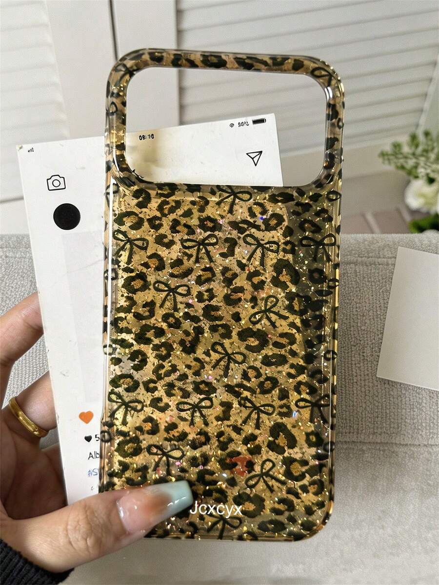 Casing Ponsel Motif Leopard Cokelat Vintage dengan Pita dan Payet Epoxy, Kompatibel dengan iPhone 18 Pro Max 18 Pro 17 Pro Max 17 Pro 17 16 Pro Max 16 Pro 16 15 Pro Max 15 Pro 14 Pro Max 14 Pro 13. Pelindung Transparan Retro yang Menawan.