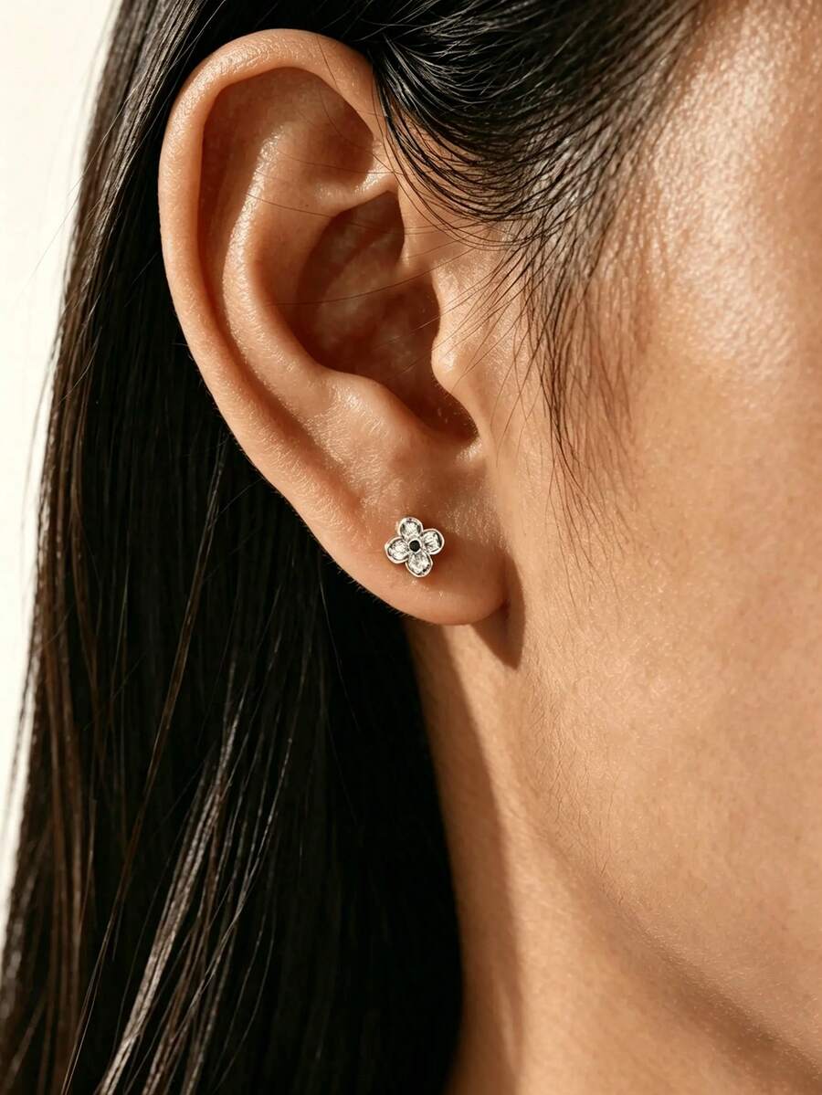 1 Pair Copper Alloy Korean Style Minimalist Four-Leaf Clover Rhinestone Stud Earrings, Gentle Elegant Flower Design, Daily Versatile Earring Accessory - Flower - View 1
