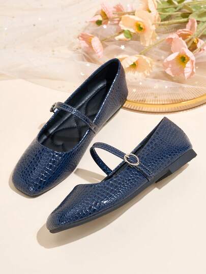 HFSHUNXY Flatjoy 2026 British Retro Style, Autumn/Winter Women's Navy Blue Plaid Square Toe Mary Jane Shallow Flat Shoes, Commute Versatile, Elegant Fashion, Casual Minimalist, Suitable For Shopping, Dating, Party, Banquet, Valentine's Day, Single Strap Buckle