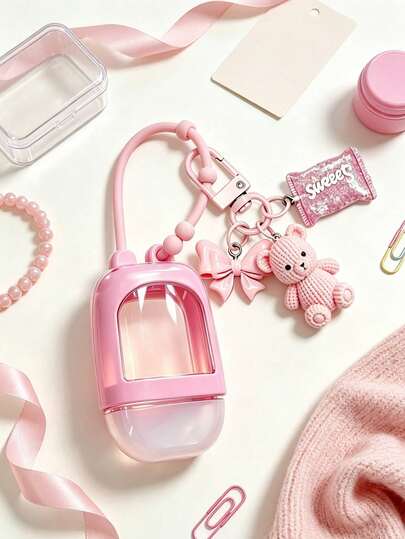 Botella exprimible, botella portátil de jabón de manos mini con funda de silicona, combinada con llavero de placa de nombre con corazón en relieve de oso de resina 3D, diseño a prueba de fugas, también adecuada para jabón, loción, champú, gel de baño, botella de viaje, equipada con funda de silicona colorida y llavero, adecuada para oficina, gimnasio, viaje, uso escolar, decoración de mochila, acento de atuendo para niñas, adorno colgante portátil, se puede colgar en llaves, bolsas, equipaje o llaves del coche, temporada de regreso a la escuela, regalo del Día del Maestro.