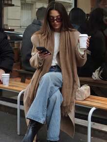 1件女款極簡純色羊絨圍巾，休閒百搭流蘇保暖披肩，時尚防寒外套，適合日常穿著 - 卡其色 - 查看 4
