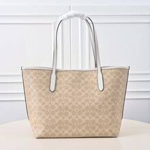 Coach City 33 經典老花大容量女款手提包兼單肩包，適合上班、通勤、日常購物、旅行與外出 - 卡其色和米色 - 查看 2