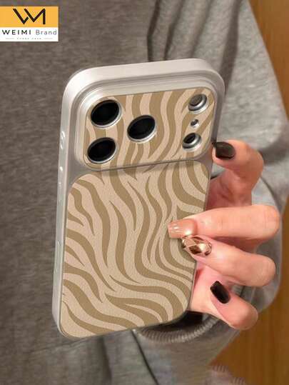 1pc Fashionable Personalized Coffee Zebra Stripe Pattern Full Coverage Button Classic Anti-Drop Metal Paint Premium Texture Soft Texture PU Leather Phone Case, Suitable As Birthday Gift, Holiday Gift For Friends, Family, Couples, Yourself, Compatible With IPhone17/17PRO/17PROMAX/17Air/16/16e/16PRO/16PROMAX/16PLUS/15/14/13/12/11/X/XS/XR Series