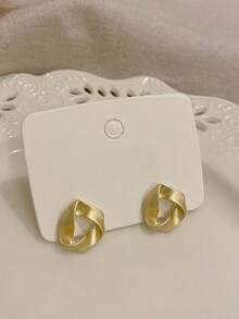 1 Pair Minimalist Small Stud Earrings, Vintage Twisted Triangle Design, Matte Finish, High-End Style, Suitable For Teenage Girls' Daily And Holiday Wear - Gold - View 4