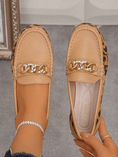 Women Leopard Print Chain Decor Round Toe Loafer Flats