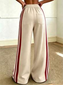 Celana Sweatpants Sweet Cool Girl dengan Tali Serut Elastis, Pinggang Tinggi, Potongan Lebar, dan Detail Garis Tiga Warna Kontras Burgundy di Sisi Samping, Motif Patchwork Webbing, dan Kerajinan Tangan Olahraga. - Aprikot - View 4