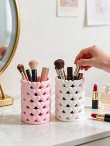 Makeup Brush Holder, Heart-Shaped Cosmetic Storage, Lipstick, Eyeliner, Eyebrow Pencil Storage Tube, Toothbrush Holder, Desktop Decor Fashion Ornament - Suitable For Vanity Decor, Bathroom Decor, Room Decor - Multicolor - View 2
