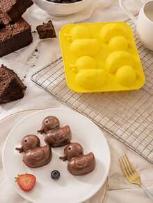 4-Cavity Big Yellow Duck & Little Yellow Duck Silicone Baking Mold, Cute Cartoon Duck Cake Chocolate Dessert Mold, Home DIY Baking Tool - Multicolor - View 2